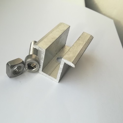 Hliníkový stredový úchyt 30 mm (SOLAR)